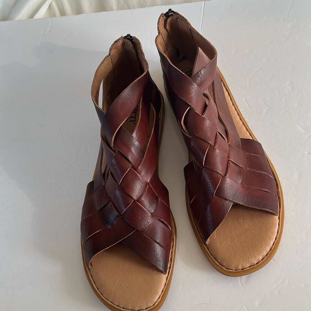 Born EUC Iwa woven strap leather flat sandal brown heel zipper sz 11